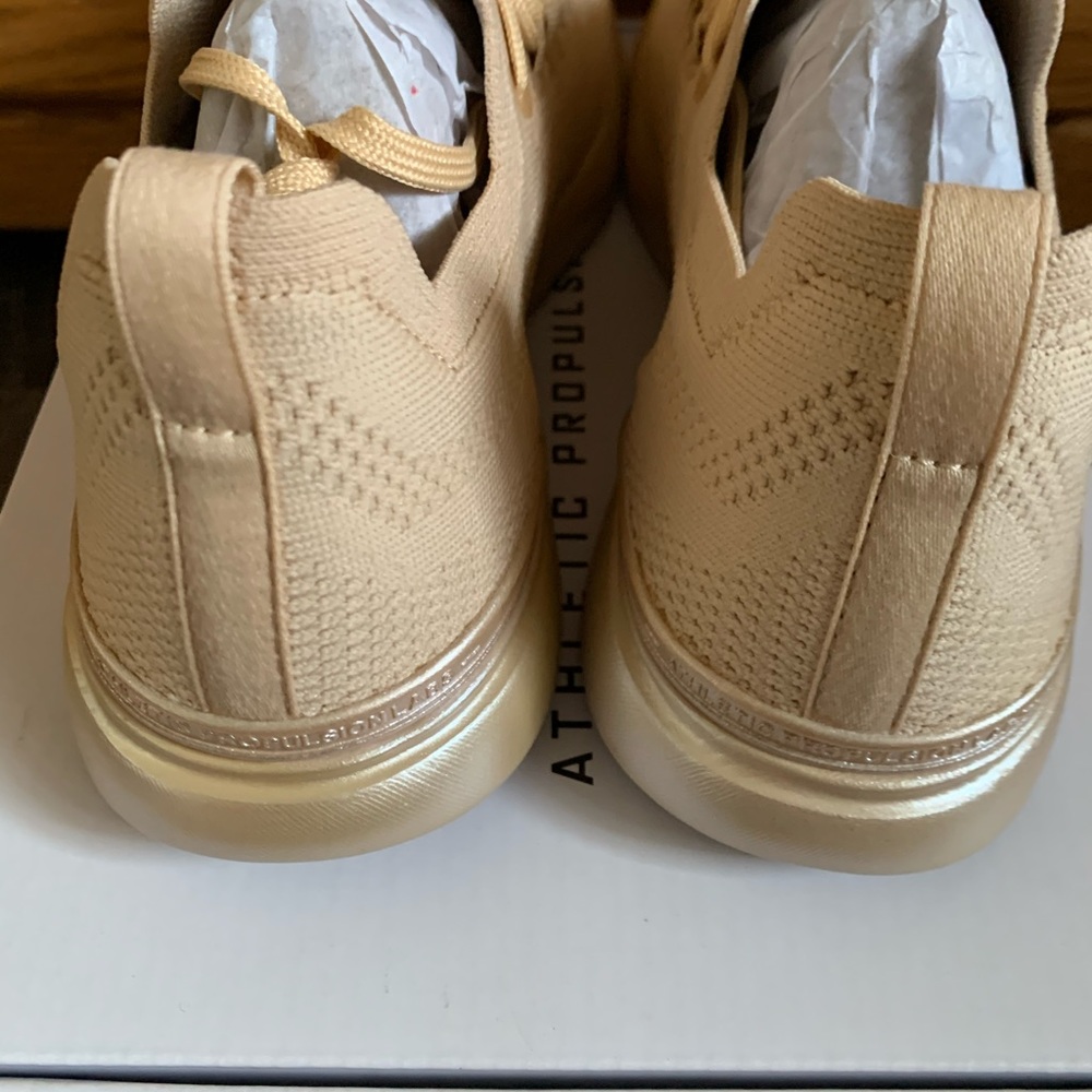 Nwb APL techloom breeze sneakers - Picture 2 of 3